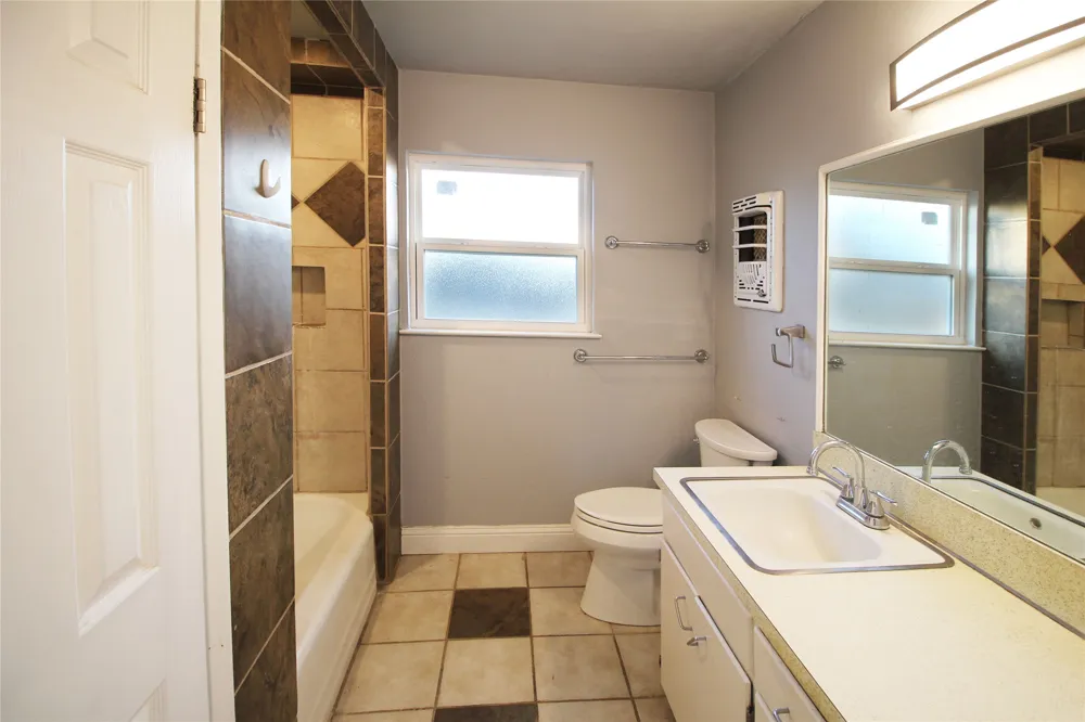 327 W Mulberry Street Fredericksburg, TX 78624