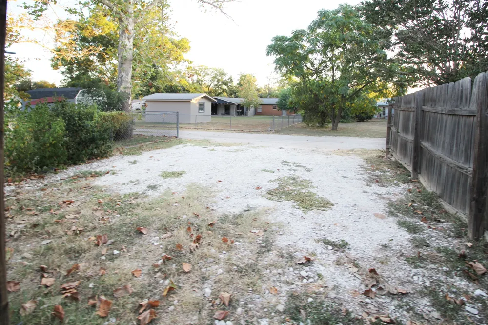 327 W Mulberry Street Fredericksburg, TX 78624