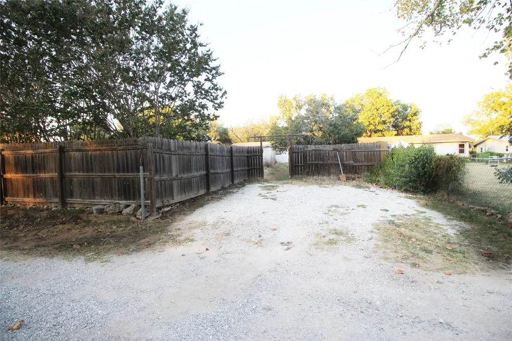 327 W Mulberry Street Fredericksburg, TX 78624