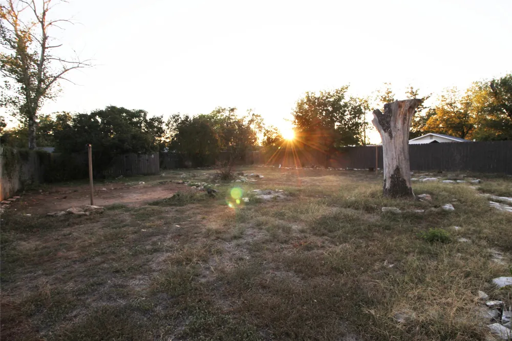 327 W Mulberry Street Fredericksburg, TX 78624