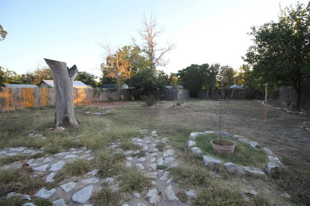327 W Mulberry Street Fredericksburg, TX 78624