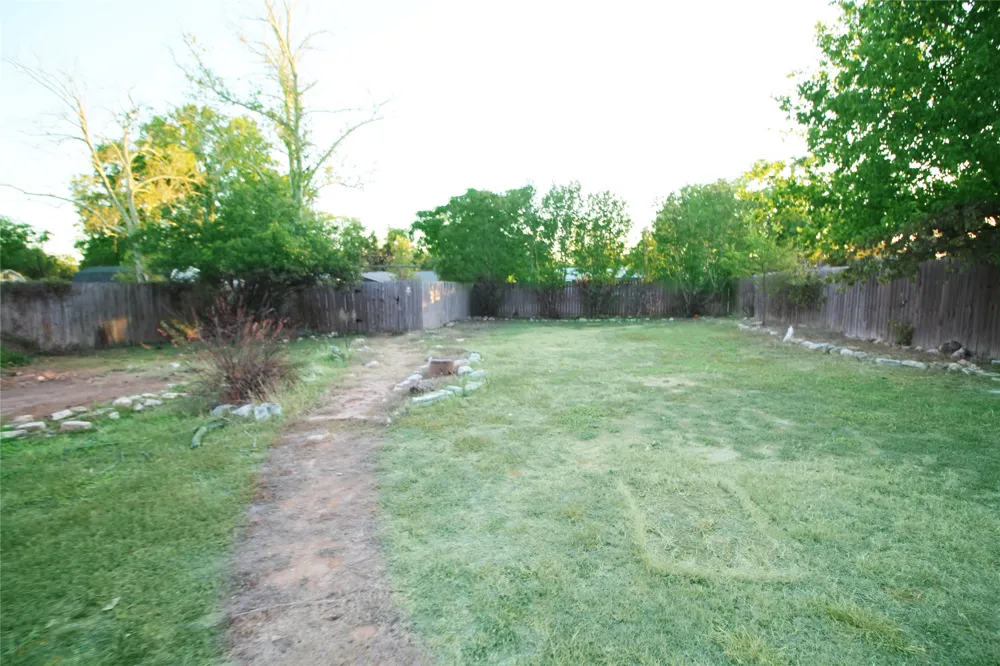 327 W Mulberry Street Fredericksburg, TX 78624