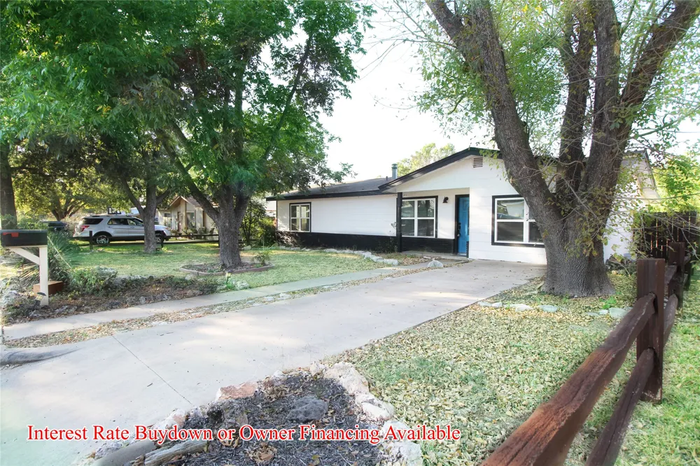 327 W Mulberry Street Fredericksburg, TX 78624