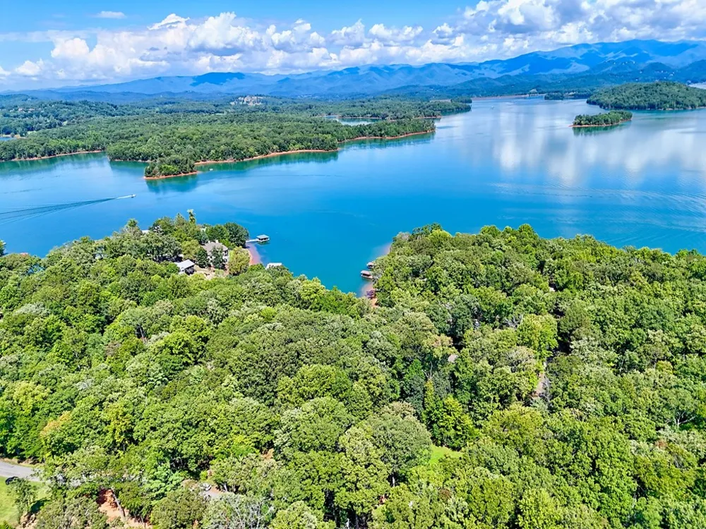 2204 Cedar Cliff Road Hiawassee, GA 30546
