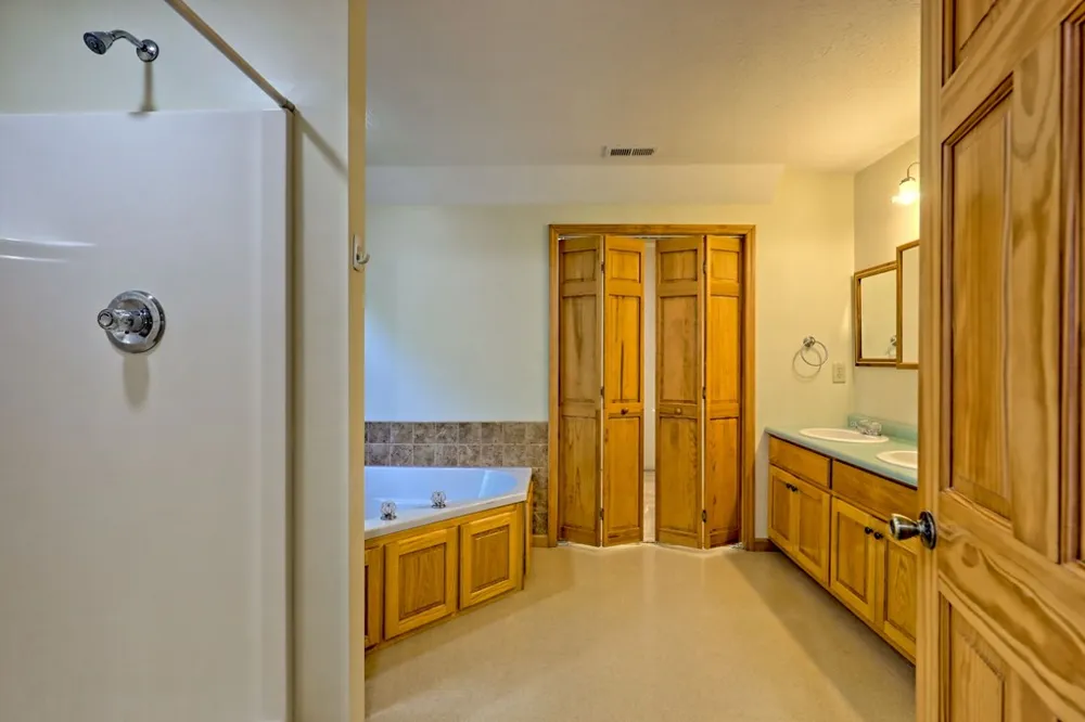 2204 Cedar Cliff Road Hiawassee, GA 30546