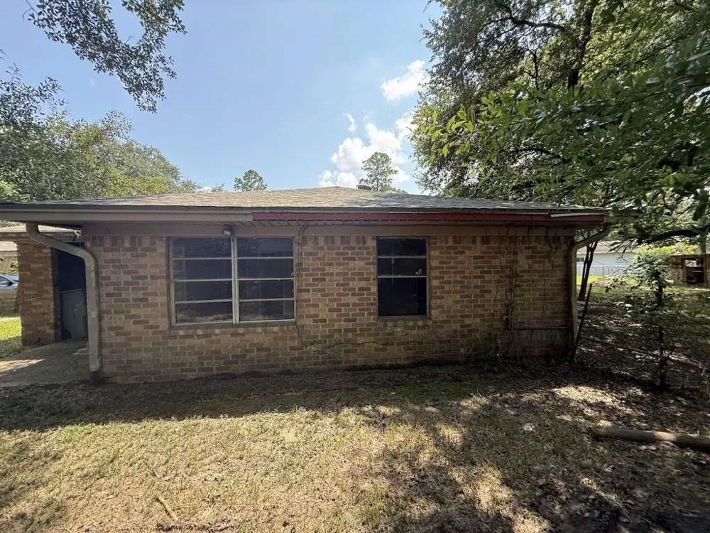 362 County Road 857 Buna, TX 77612