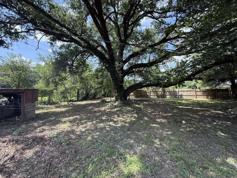 362 County Road 857 Buna, TX 77612