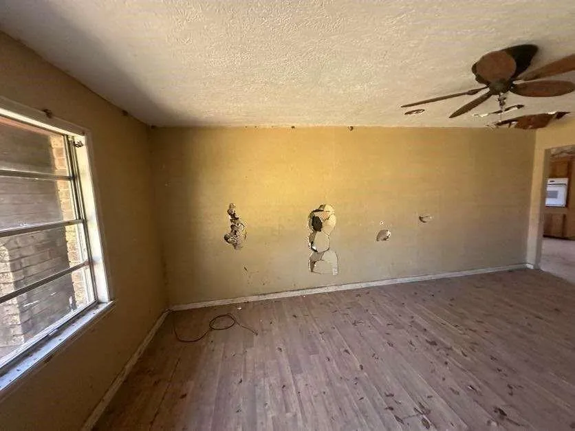 362 County Road 857 Buna, TX 77612