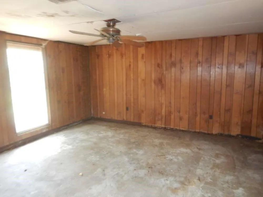 362 County Road 857 Buna, TX 77612