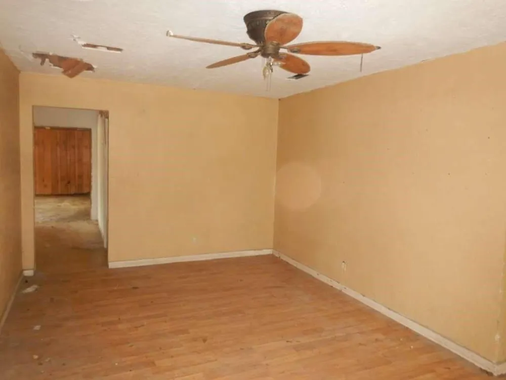 362 County Road 857 Buna, TX 77612