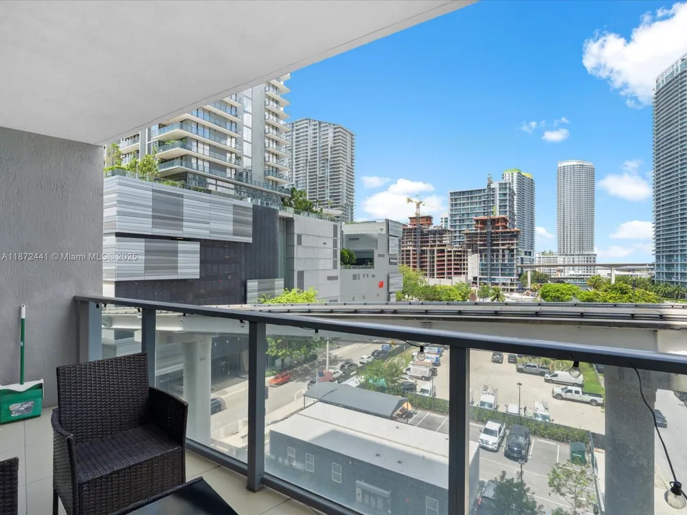 31 SE 6th St #802 Miami, FL 33131