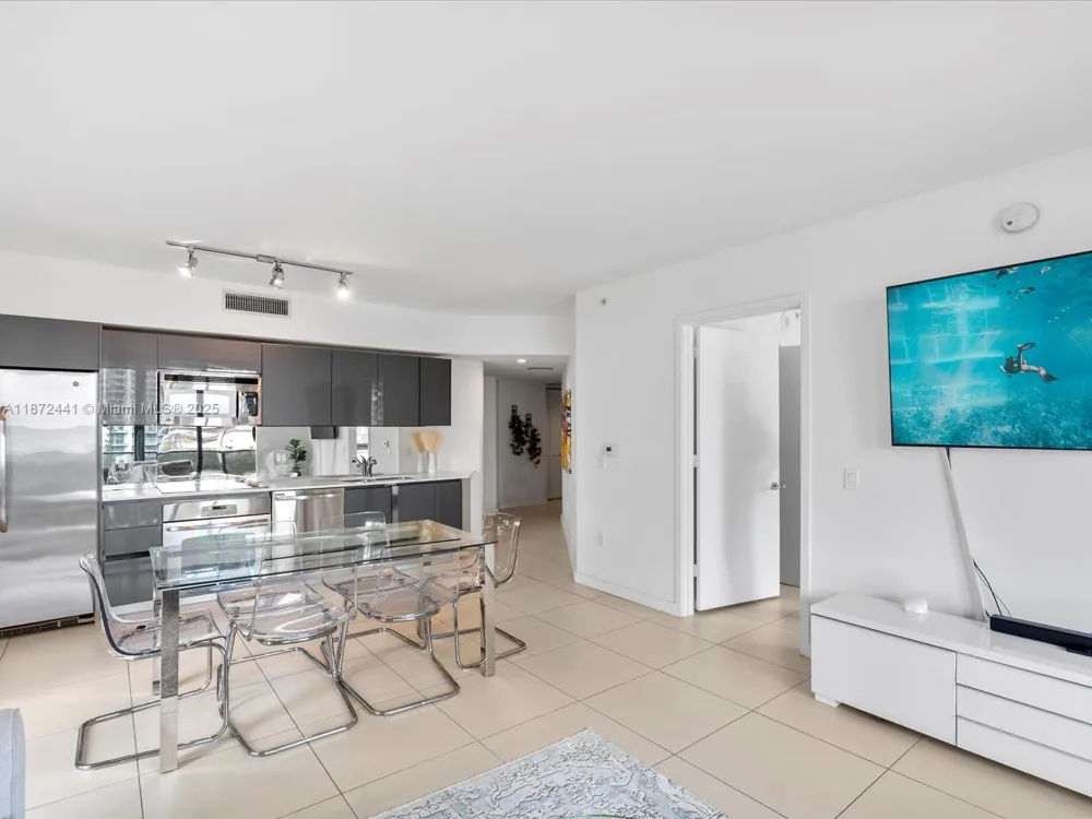 31 SE 6th St #802 Miami, FL 33131