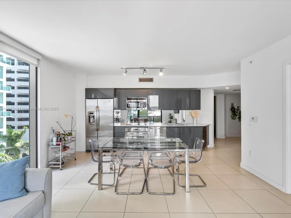 31 SE 6th St #802 Miami, FL 33131