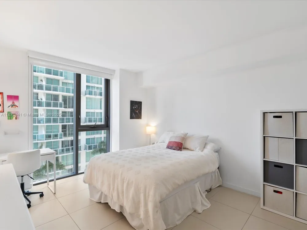 31 SE 6th St #802 Miami, FL 33131