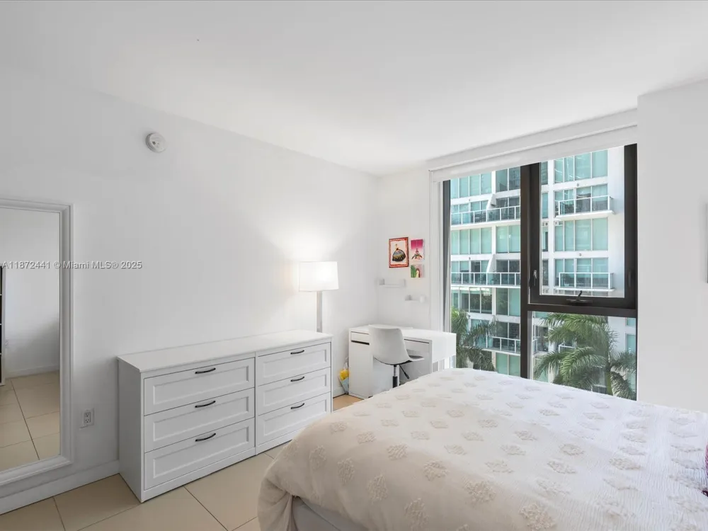 31 SE 6th St #802 Miami, FL 33131