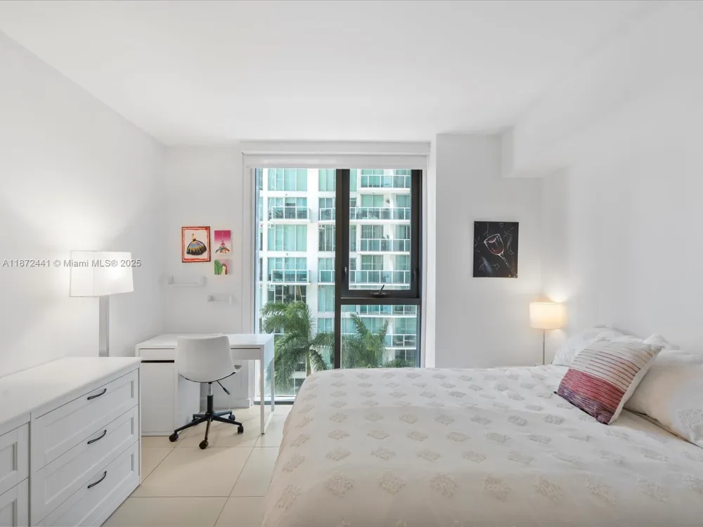 31 SE 6th St #802 Miami, FL 33131