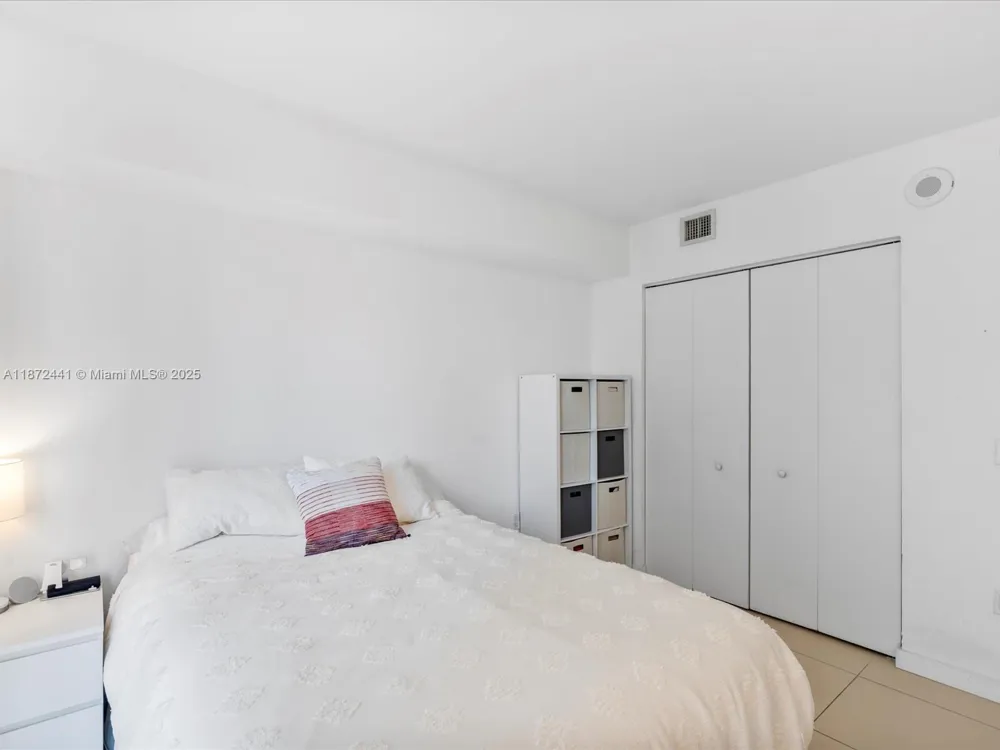 31 SE 6th St #802 Miami, FL 33131