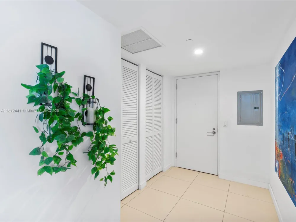 31 SE 6th St #802 Miami, FL 33131