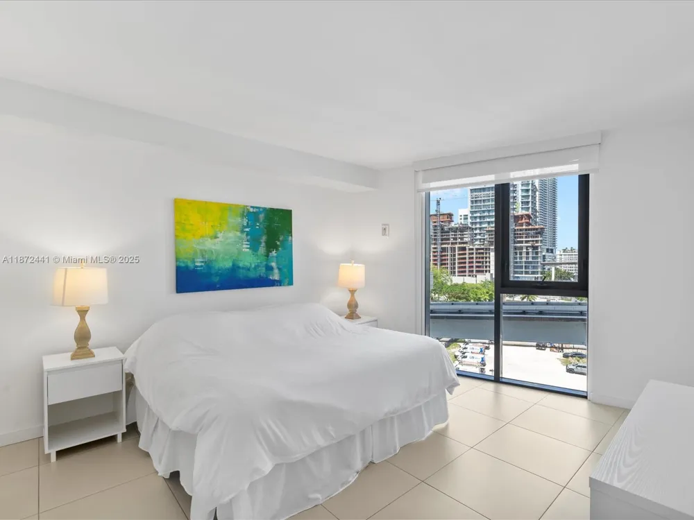 31 SE 6th St #802 Miami, FL 33131