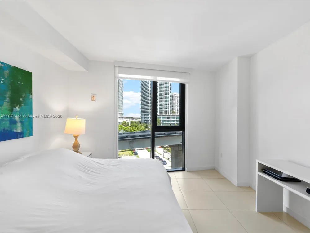 31 SE 6th St #802 Miami, FL 33131