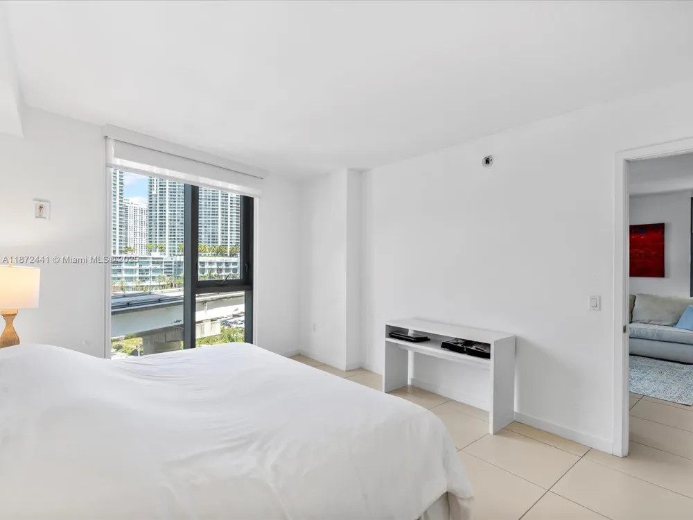 31 SE 6th St #802 Miami, FL 33131