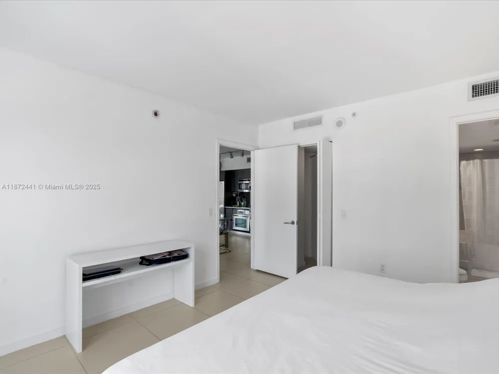 31 SE 6th St #802 Miami, FL 33131