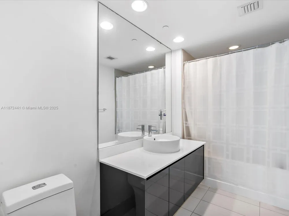 31 SE 6th St #802 Miami, FL 33131