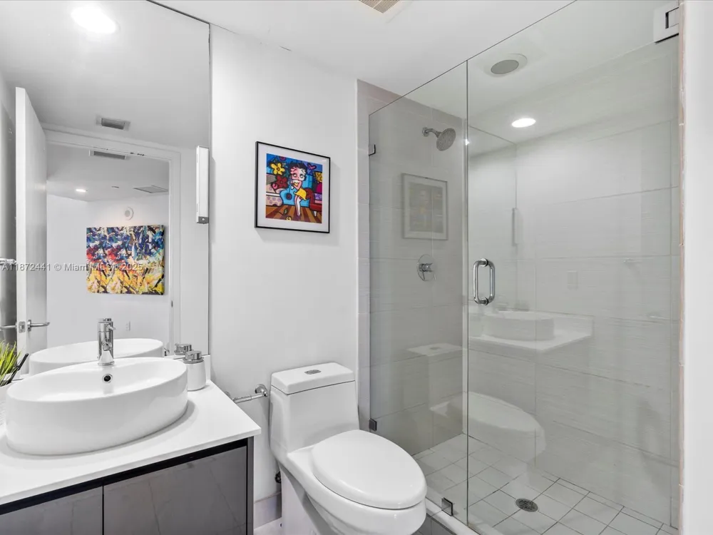 31 SE 6th St #802 Miami, FL 33131