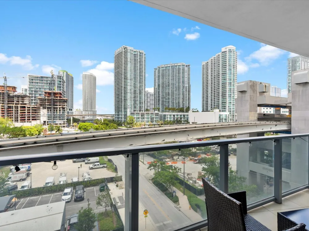 31 SE 6th St #802 Miami, FL 33131