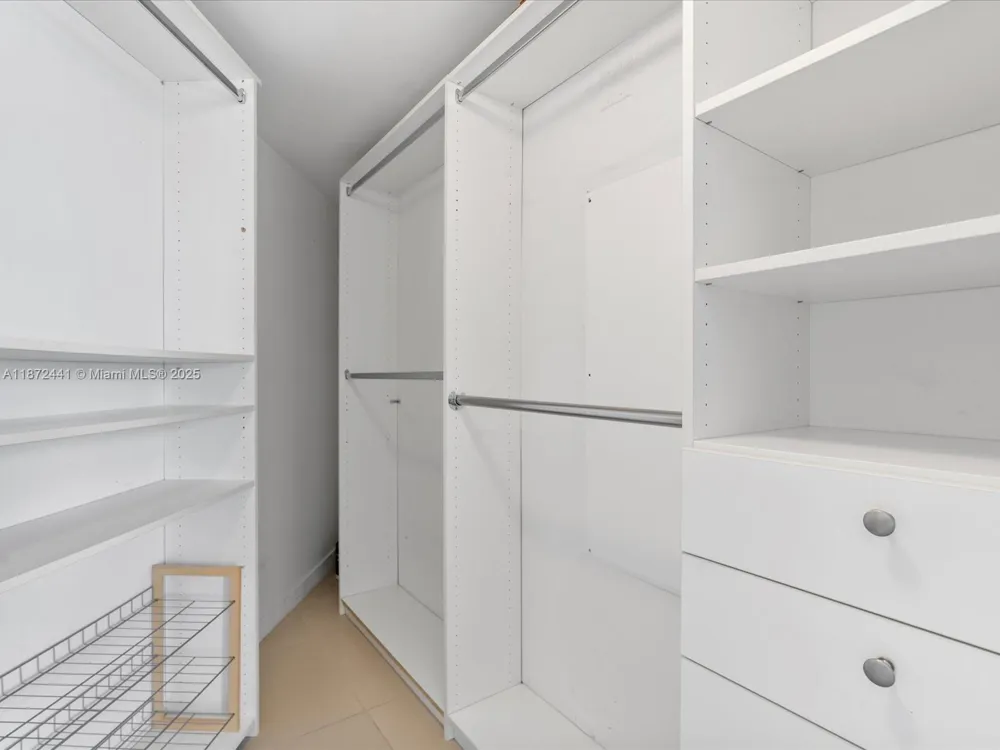 31 SE 6th St #802 Miami, FL 33131