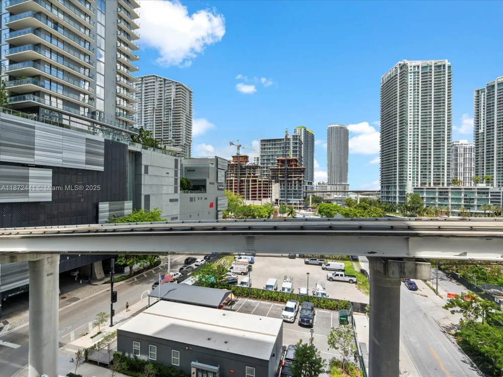 31 SE 6th St #802 Miami, FL 33131