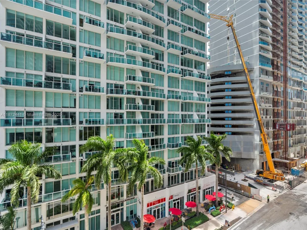 31 SE 6th St #802 Miami, FL 33131