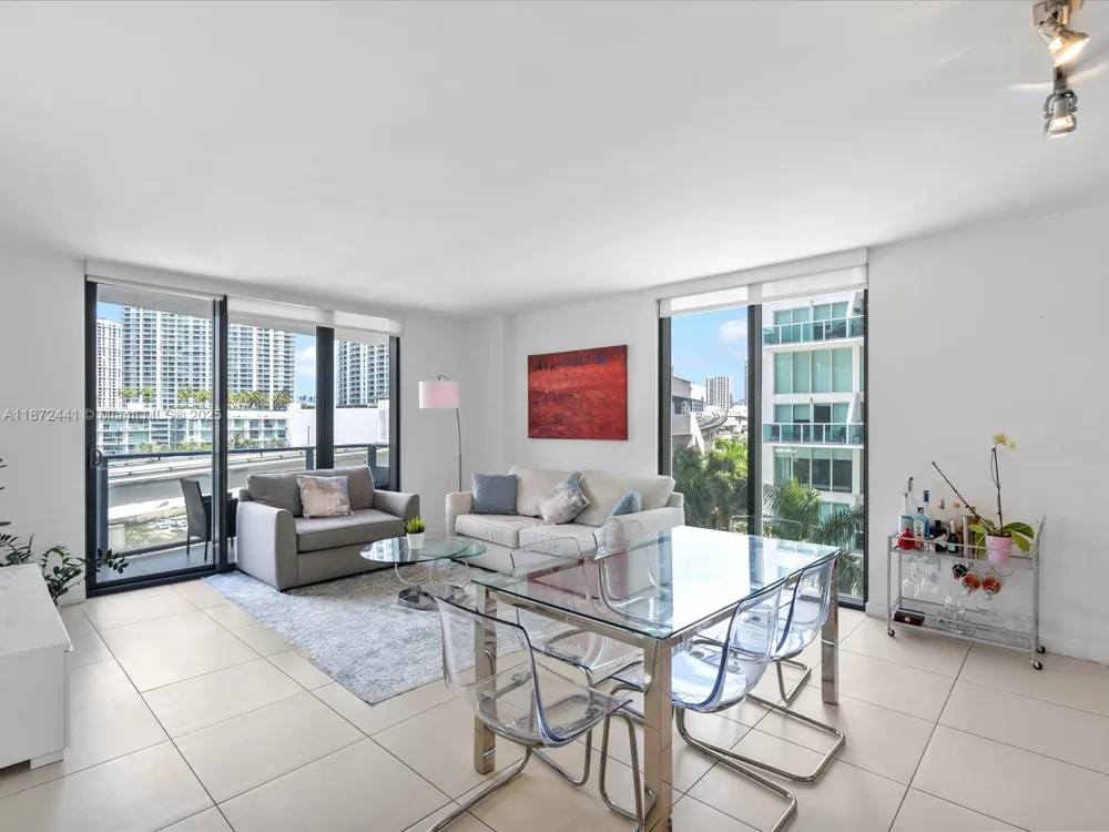 31 SE 6th St #802 Miami, FL 33131