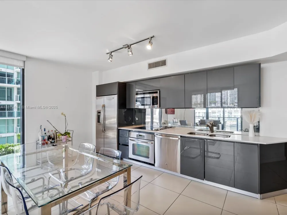 31 SE 6th St #802 Miami, FL 33131