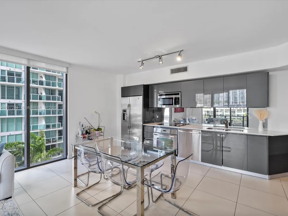 31 SE 6th St #802 Miami, FL 33131