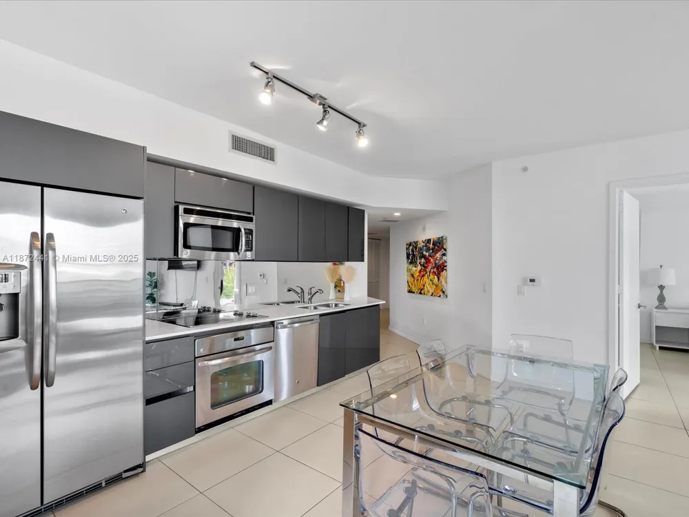31 SE 6th St #802 Miami, FL 33131