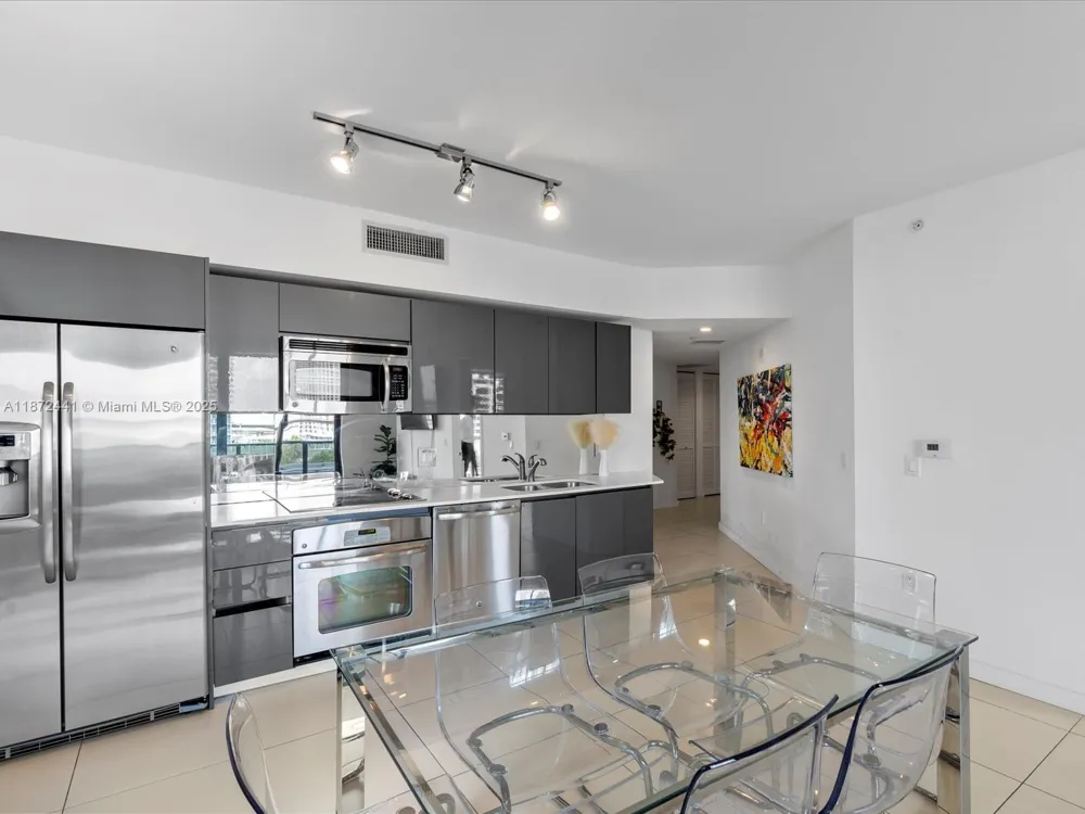 31 SE 6th St #802 Miami, FL 33131