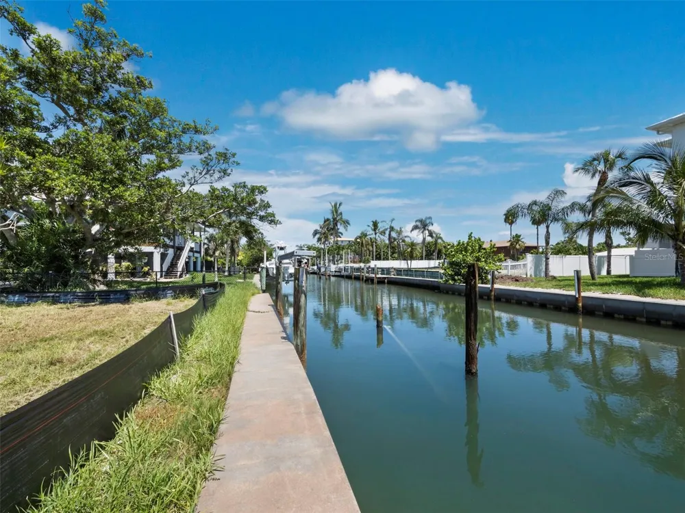 570 DE NARVAEZ DRIVE Longboat Key, FL 34228