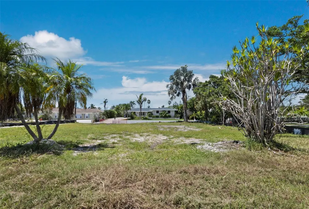 570 DE NARVAEZ DRIVE Longboat Key, FL 34228