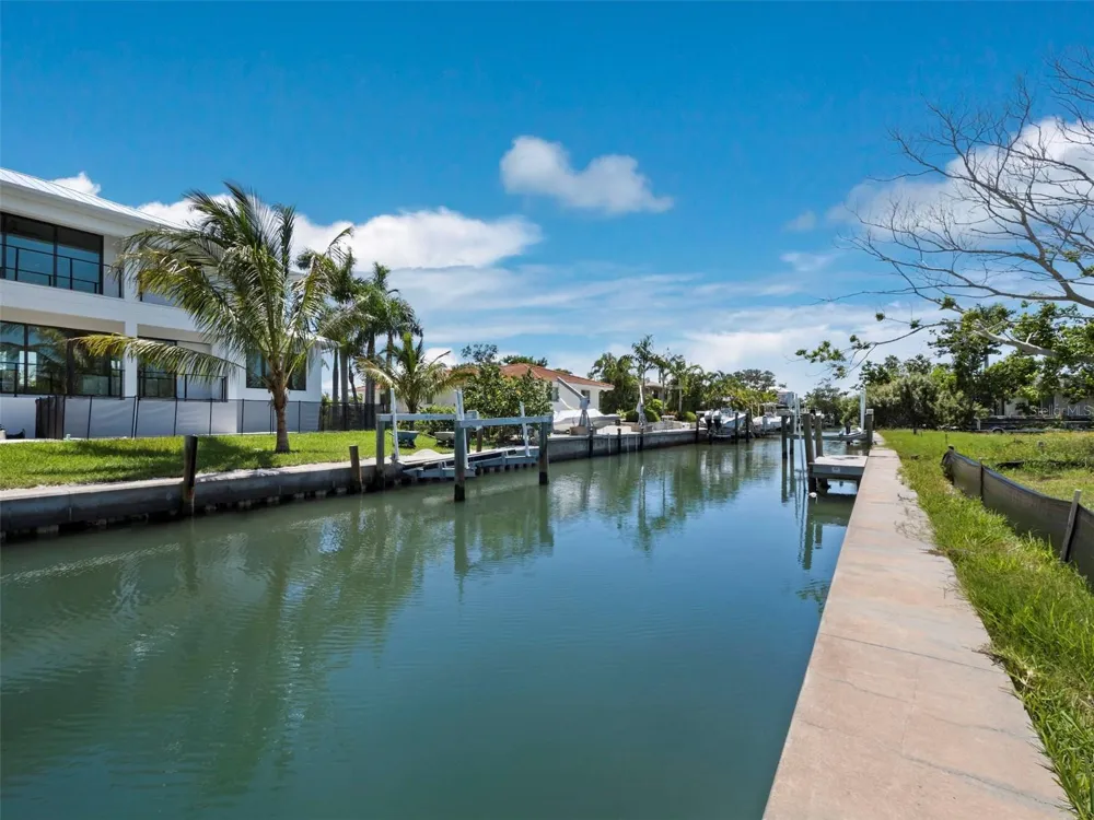 570 DE NARVAEZ DRIVE Longboat Key, FL 34228