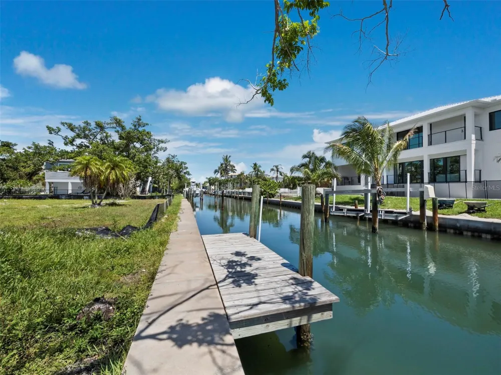570 DE NARVAEZ DRIVE Longboat Key, FL 34228
