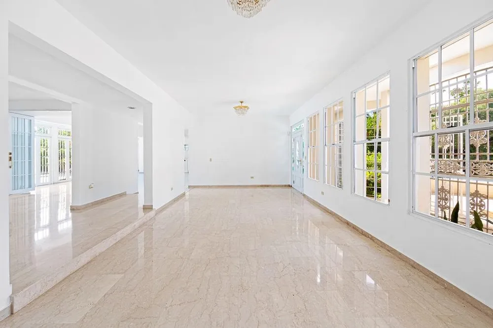 URB. SANTA MARIA 1906 CLL ORQUIDEA San Juan, PR 00927