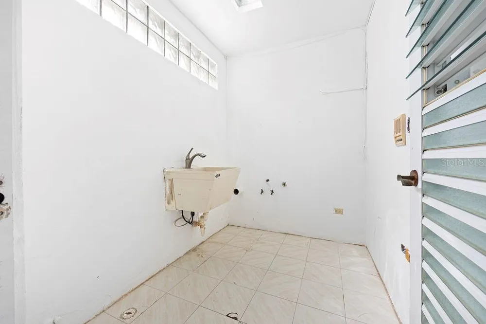 URB. SANTA MARIA 1906 CLL ORQUIDEA San Juan, PR 00927