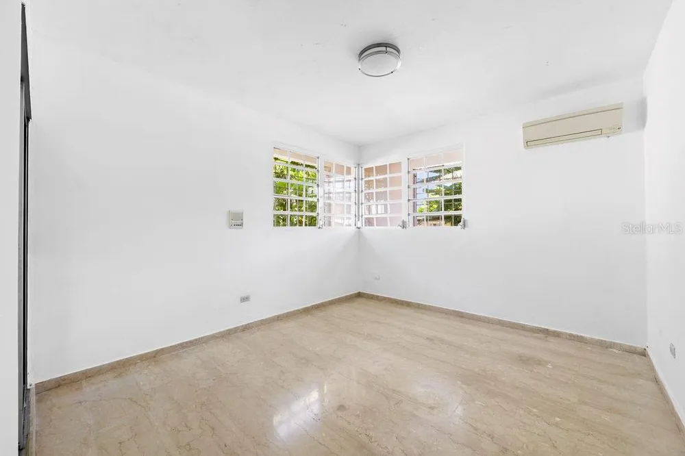 URB. SANTA MARIA 1906 CLL ORQUIDEA San Juan, PR 00927
