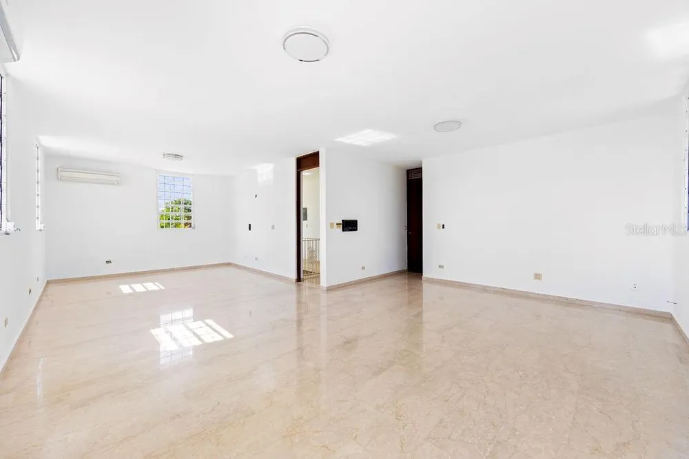 URB. SANTA MARIA 1906 CLL ORQUIDEA San Juan, PR 00927