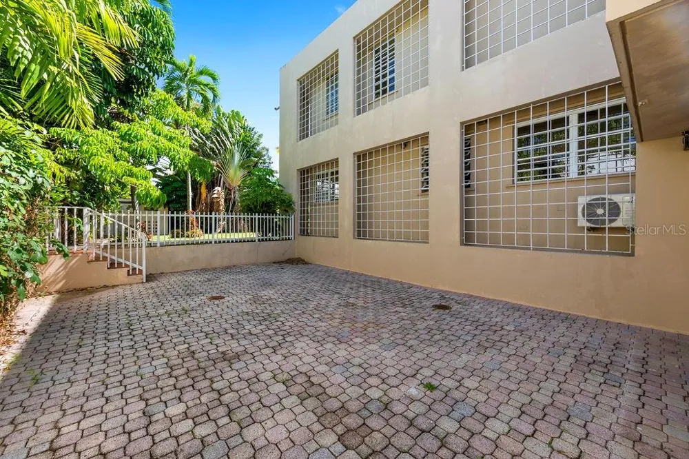 URB. SANTA MARIA 1906 CLL ORQUIDEA San Juan, PR 00927