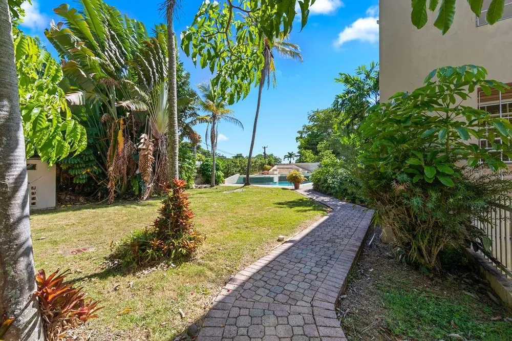 URB. SANTA MARIA 1906 CLL ORQUIDEA San Juan, PR 00927