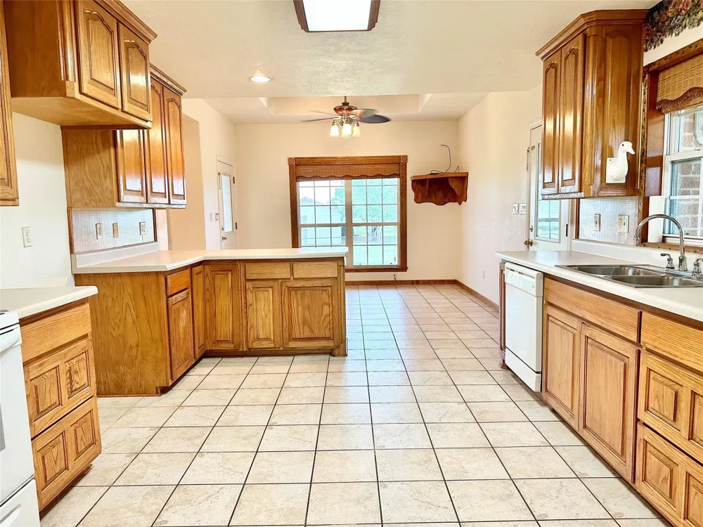 7593 Fm 365 Road Beaumont, TX 77705