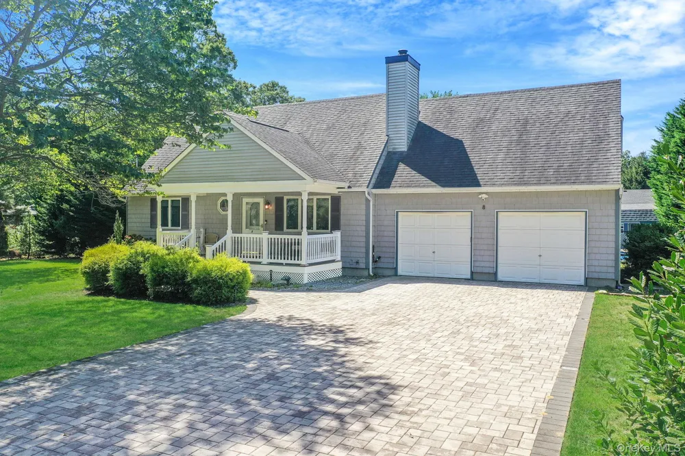 8 Paynes Lane East Quogue, NY 11942