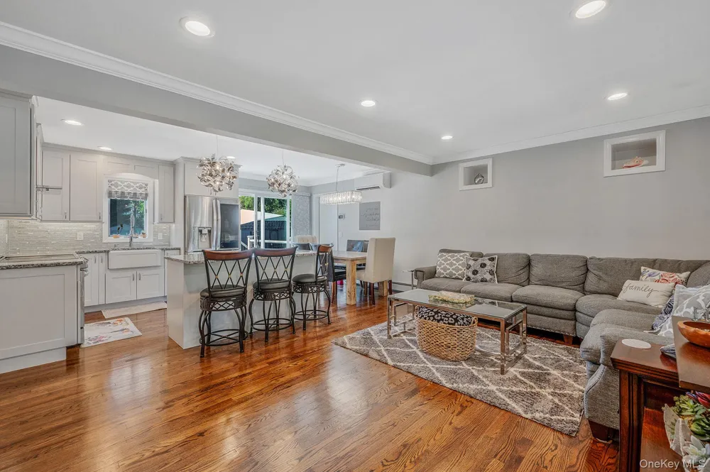 8 Paynes Lane East Quogue, NY 11942